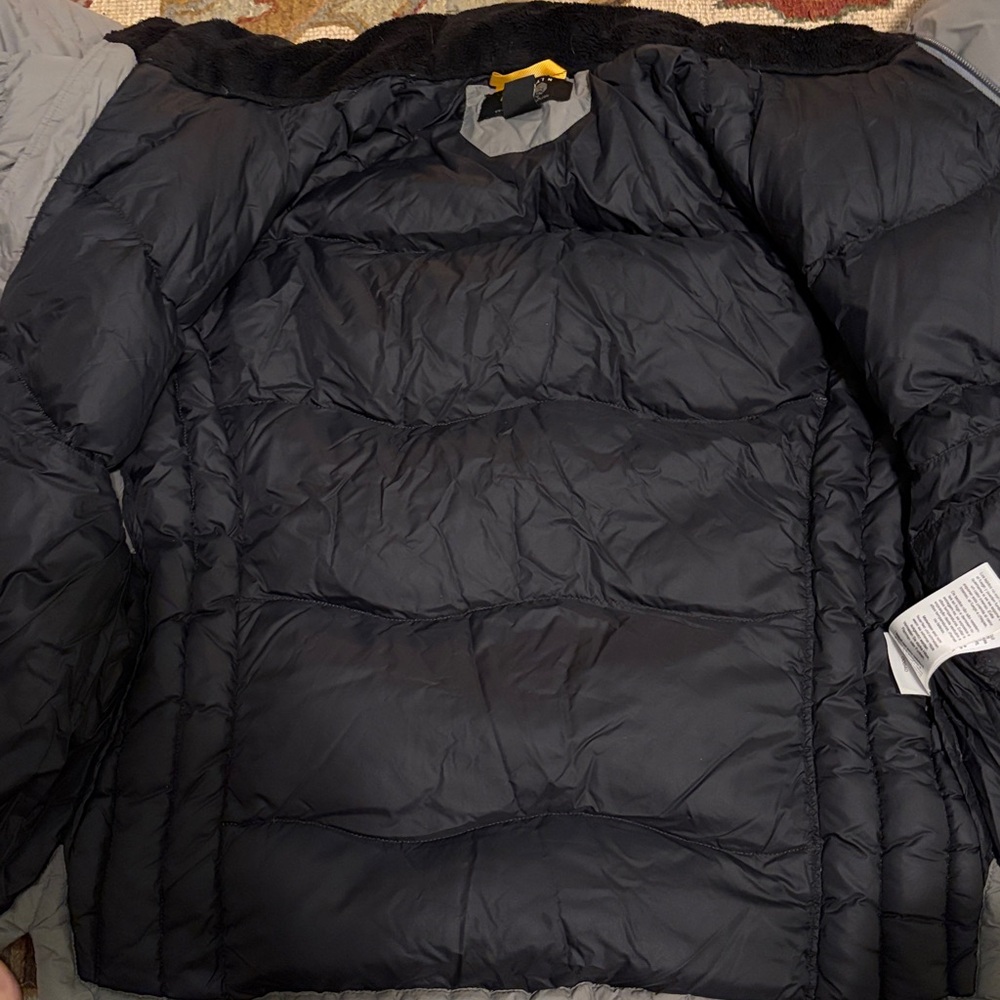 Mountain Hardware 85% Down Jacket, Size Medium - image 6